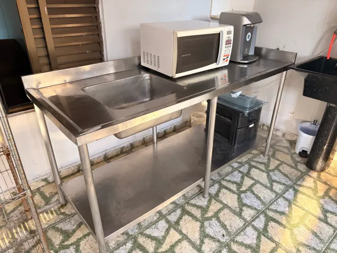 Mesa inox com Cuba 1,80