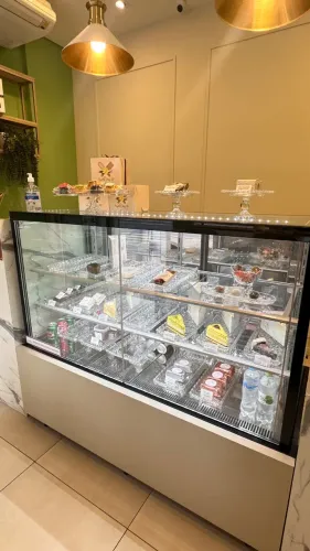 Vitrine Refrimate Titanium Premium refrigerada 2 Prateleiras, 220v