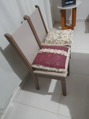 Sofa + mesa + 4 cadeiras