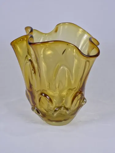 Vaso/Floreira Vintage São Marcos em cristal Murano na cor âmbar com bordas onduladas