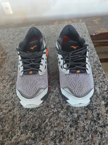 VENDO TENIS MIZUNO ORIGINAL n.41.aceito cartao.