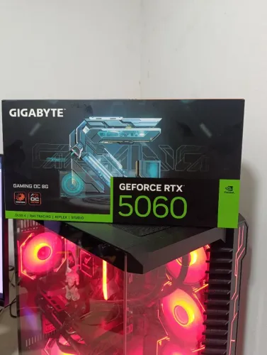 Placa de vídeo Rtx 5060 triple Fan lacrada