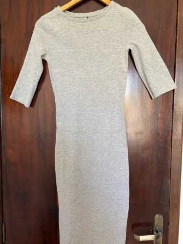 Vestido midi P cinza