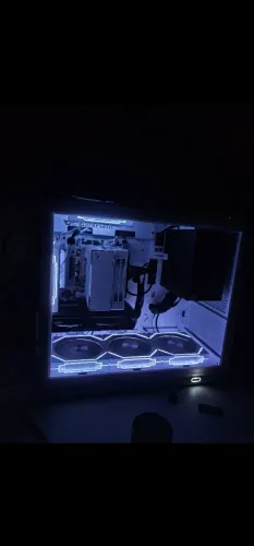 PC GAMER R7 5700X + RTX 5060 + 32GB RAM + 1TB