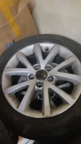 Jogo de rodas Jetta com pneus