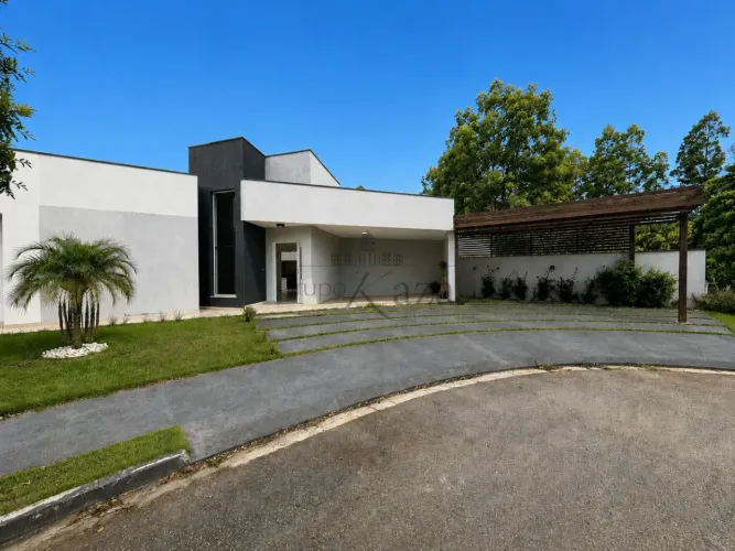 Oportunidade - Casa em Condomínio - Condomínio Terras do Vale - 3 Dormitórios - 140m² - Es