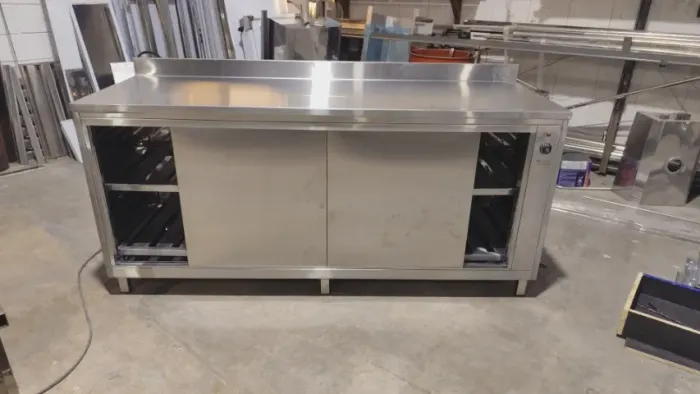 Estação frigorífica profissional em aço inox, frente 2,00 m, três portas