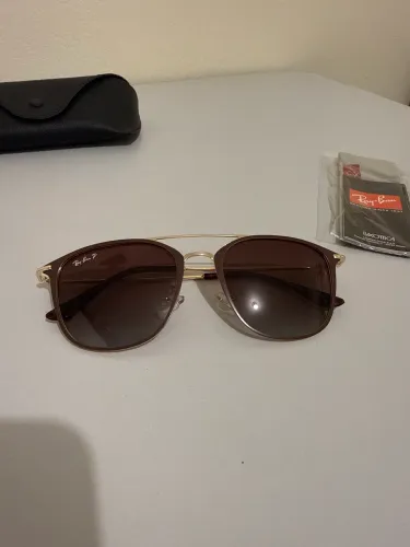 Óculos rayban verniz nude feminino