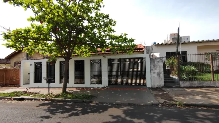 Casa comercial à venda com 277,11m² na Zona Oeste de Londrina