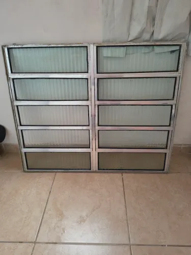 Basculante de alumínio 1m/80cm
