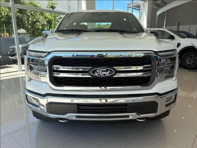 Ford F-150 Lariat Black 4X4 5.0 V8 2025