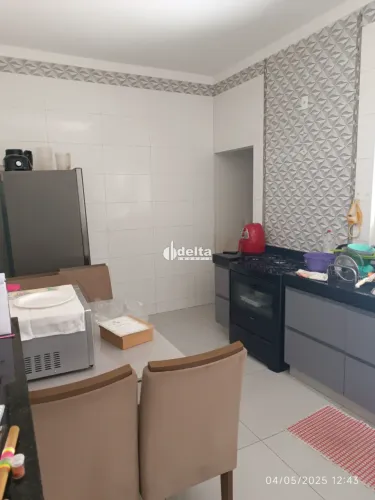 Casa residencial com 2 quartos sendo 1 suíte disponível para venda no bairro Jardim Brasíl