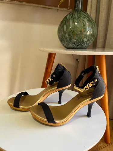 Sapatos (Carmen Steffens + Melissa)