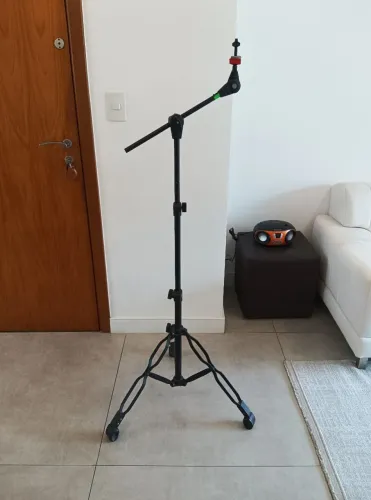 ## Estante de pratos girafa para bateria RMV Hard Tech, top da marca, ótima, completa!!