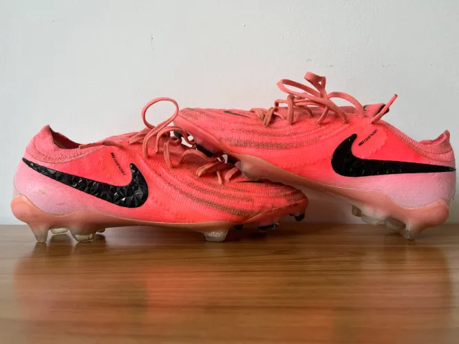 Chuteira Nike profissional tamanho 38