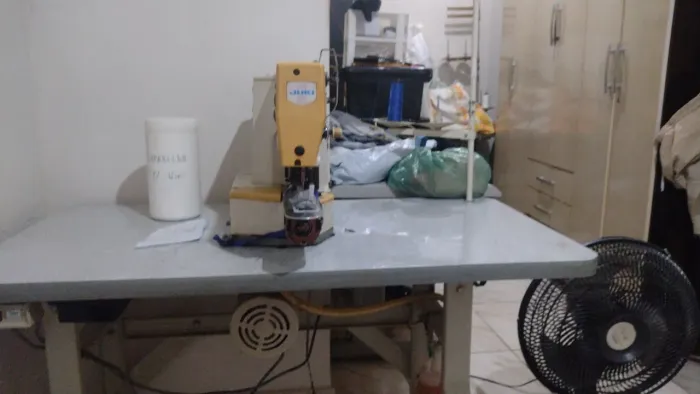 Máquina de costura travete juki