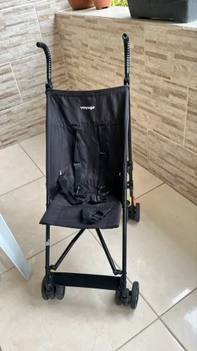 Carrinho de bebê passeio