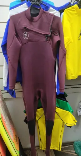 Roupa de borracha vissla