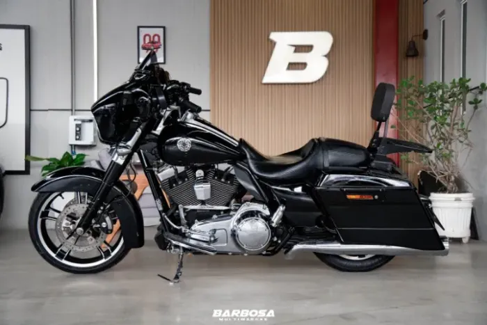 Belíssima Harley Davidson Street Glide 2014, com apenas 41 mil kms!