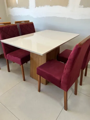 Mesa 4 Cadeiras Bordô ULTIMA PEÇA