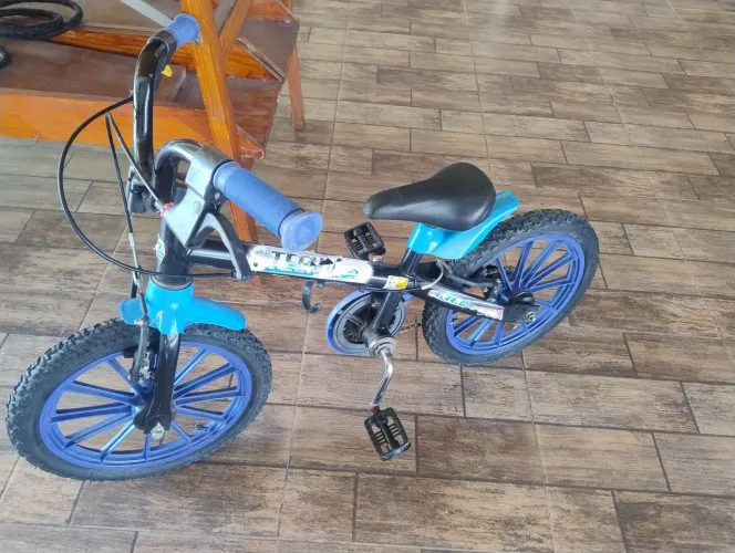 BICICLETA INFANTIL MENINO ARO 16 EM ÓTIMAS CONDIÇÕES