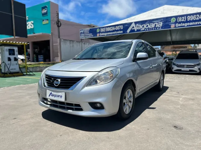 Nissan Versa SL 1.6 16V Flex Fuel 4P Mec. 2013