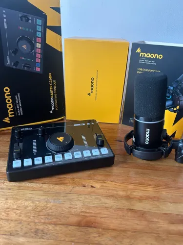Microfone Maono PD200X + Caster C2 Neo | Estado de Novo