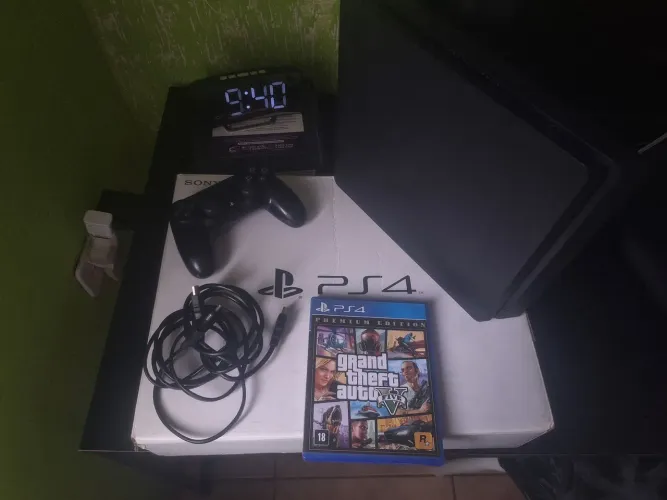 PlayStation 4 -- 1 Manete Original -- 1 Jogo (Gta 5)