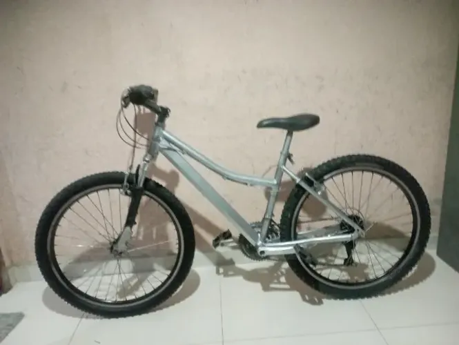 Vendo bicicleta aro 26 em boas condições 