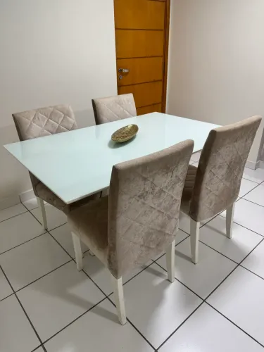 Mesa de jantar com 4 cadeiras, tampo de vidro | Excelente estado