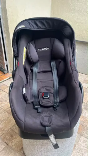 Bebê Conforto Kiddo + Base para carro