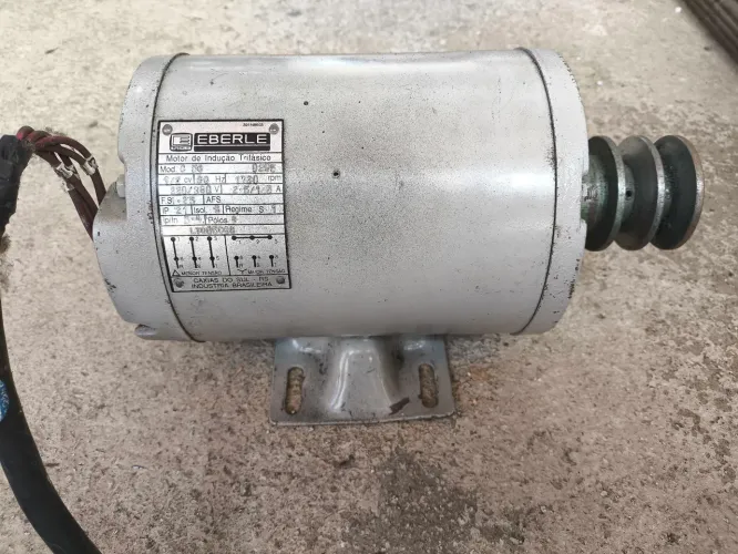 Motor Elétrico Trifásico Eberle 1/2 CV 220v.
