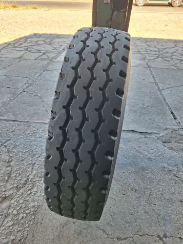 Pneu 275 80 22.5 Landspider (reformado)
