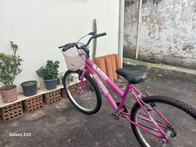 Bicicleta Rosa Barbye medio infatil