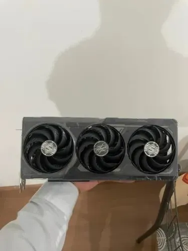 RX 9070 XT STEEL LEGENDS