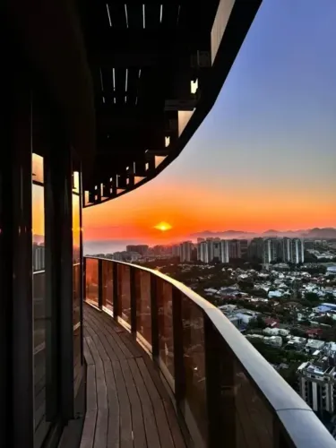 Atenção Investidores. Studios  na Torre mais alta da Barra da Tijuca.