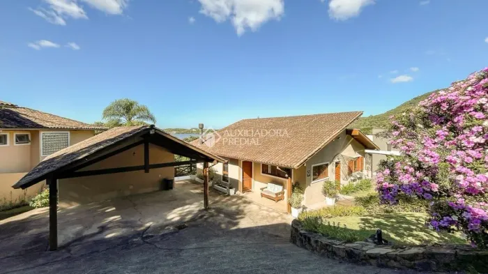 casa com acesso para a lagoa