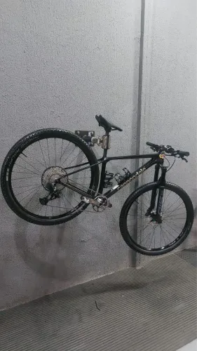 BICICLETA CANNONDALE FSI CARBON DISC TAMANHO 15 SEMI NOVA