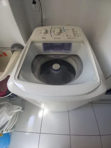 Máquina de Lavar Electrolux 12Kg c/ Cesto de Inox