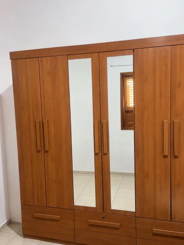 Guarda-roupa casal de 6 portas e 6 gavetas