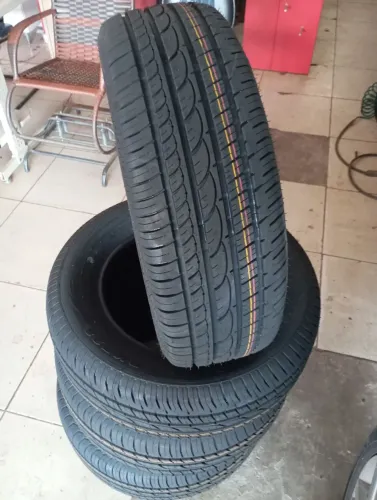 Pneu aro 17 medida 215/50/17 na promoção, entrego a domicílio.R$ 450,00