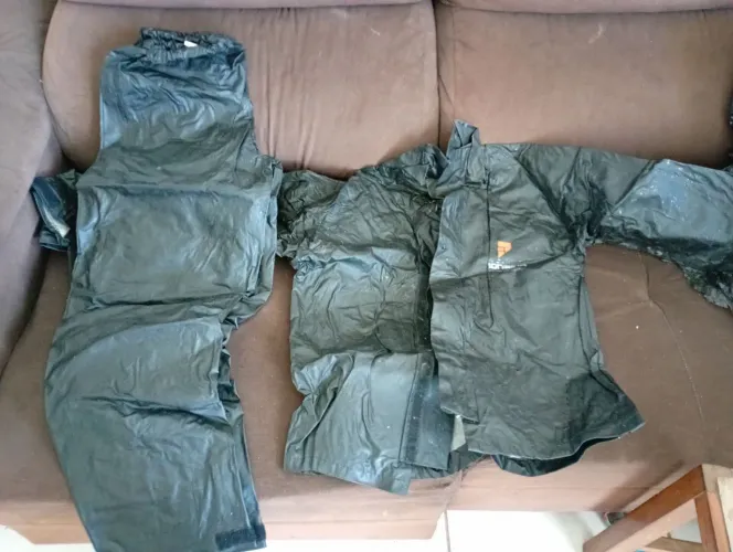 Vendo capa de chuva tamanho p