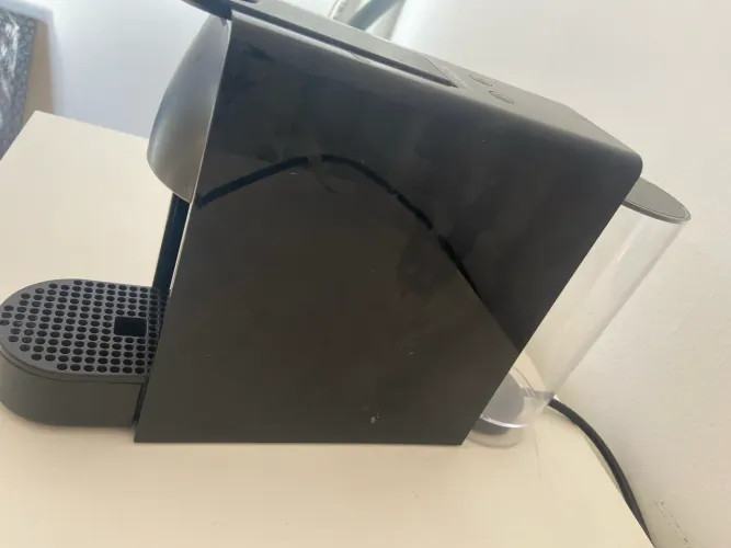 Nespresso Essenza Mini Preta