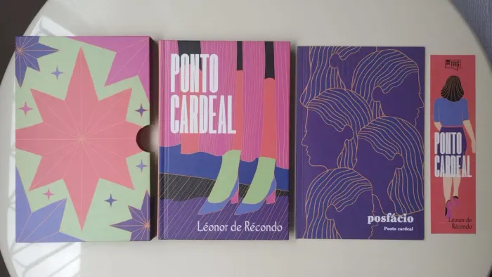 TAG curadoria - Kit completo (luva, livro, revista e marcador de página).