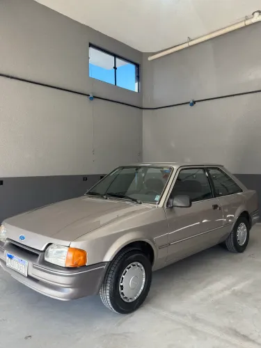 Ford Escort GL 1.6i / 1.6 (álcool) 1987