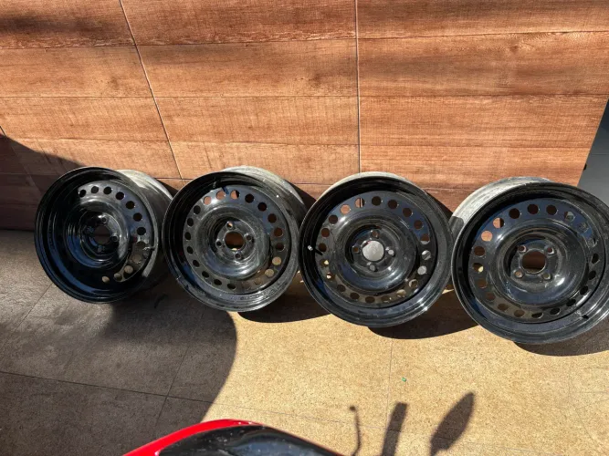 Rodas aro 16 4x100 preto brilhante