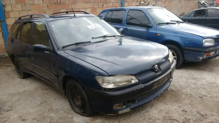 Peugeot 306 ano 1999 sucata para retirada de peças