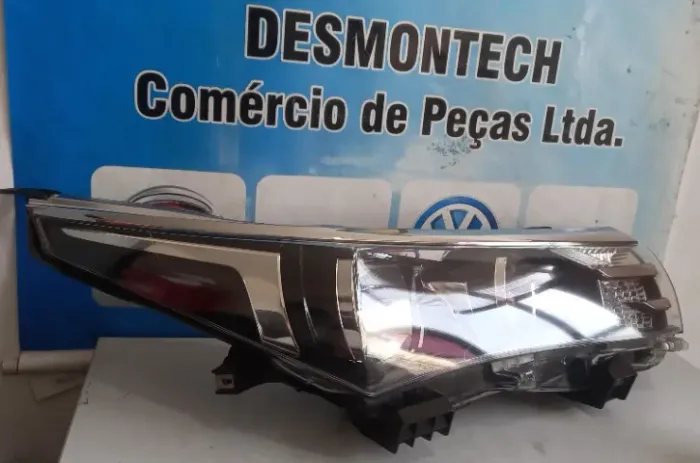 Farol corolla 2017-2019 lado direito com as garras reformadas