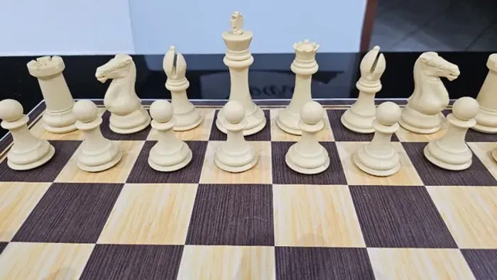 Kit Peças de Xadrez pesadas com excelnte peso e tamanho + Tabuleiro Laminado casas 5,6 cm