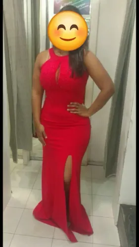 Vestido vermelho de festa com fenda